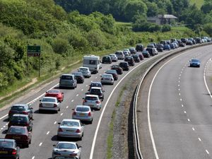 Supporting image for story: How to stay safe when driving in hot weather