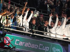 Newcastle manager Eddie Howe lifts the Carabao Cup