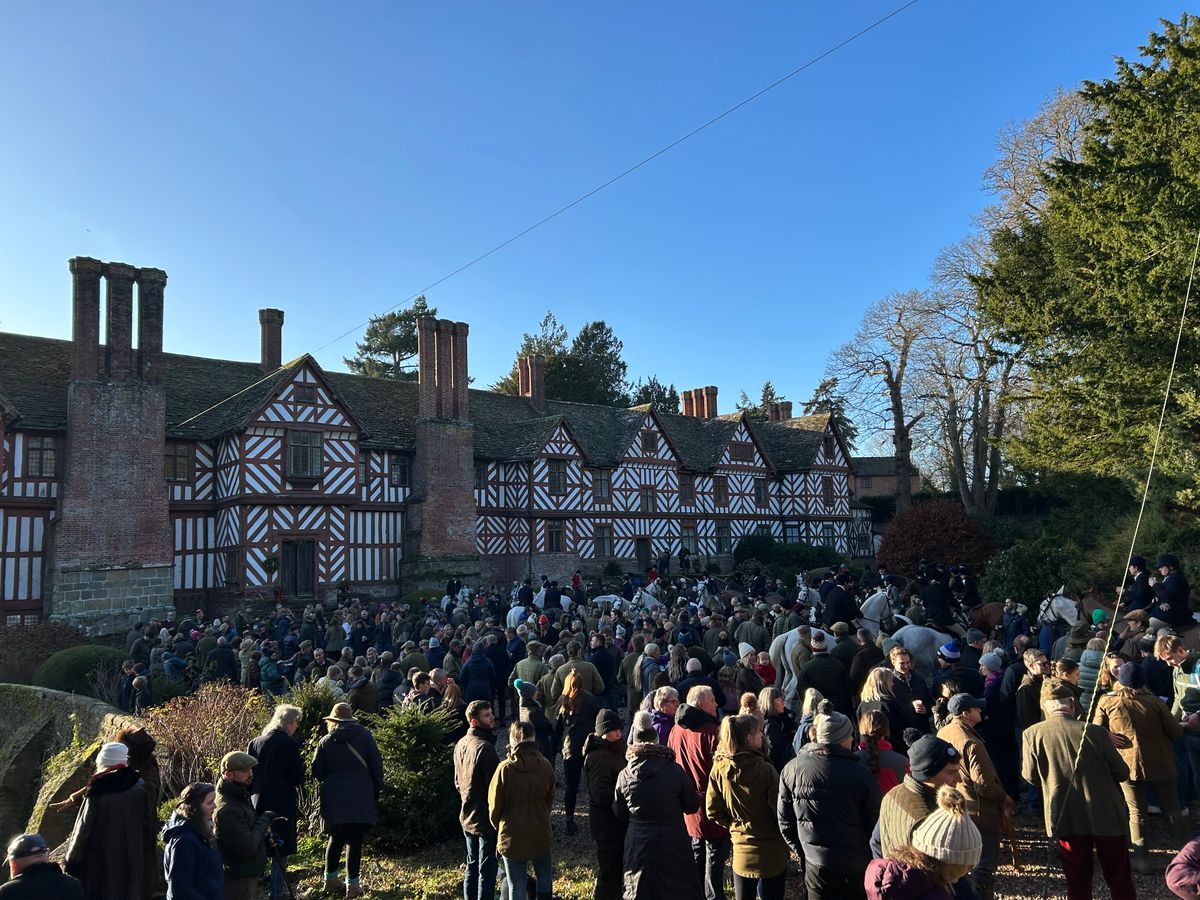 Over 1,000 people and 70 mounted riders support the Shropshire Hunt at their Boxing Day Trail Hunting Meet