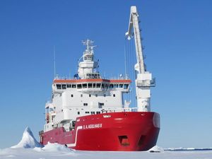 Supporting image for story: Wave-like seafloor ridges reveal rapid retreat of Antarctic ice 12,000 years ago