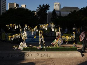 Supporting image for story: Israel plans to halve aid into Gaza over slow return of dead hostages