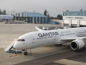 Supporting image for story: Qantas unveils new Dreamliner that will be the first to fly direct between Perth and London