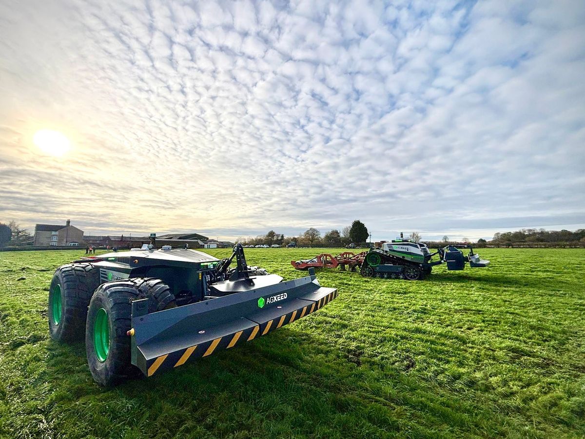 Groundbreaking autonomous tractor demo plants 250,000 tulip bulbs at Staffordshire farm