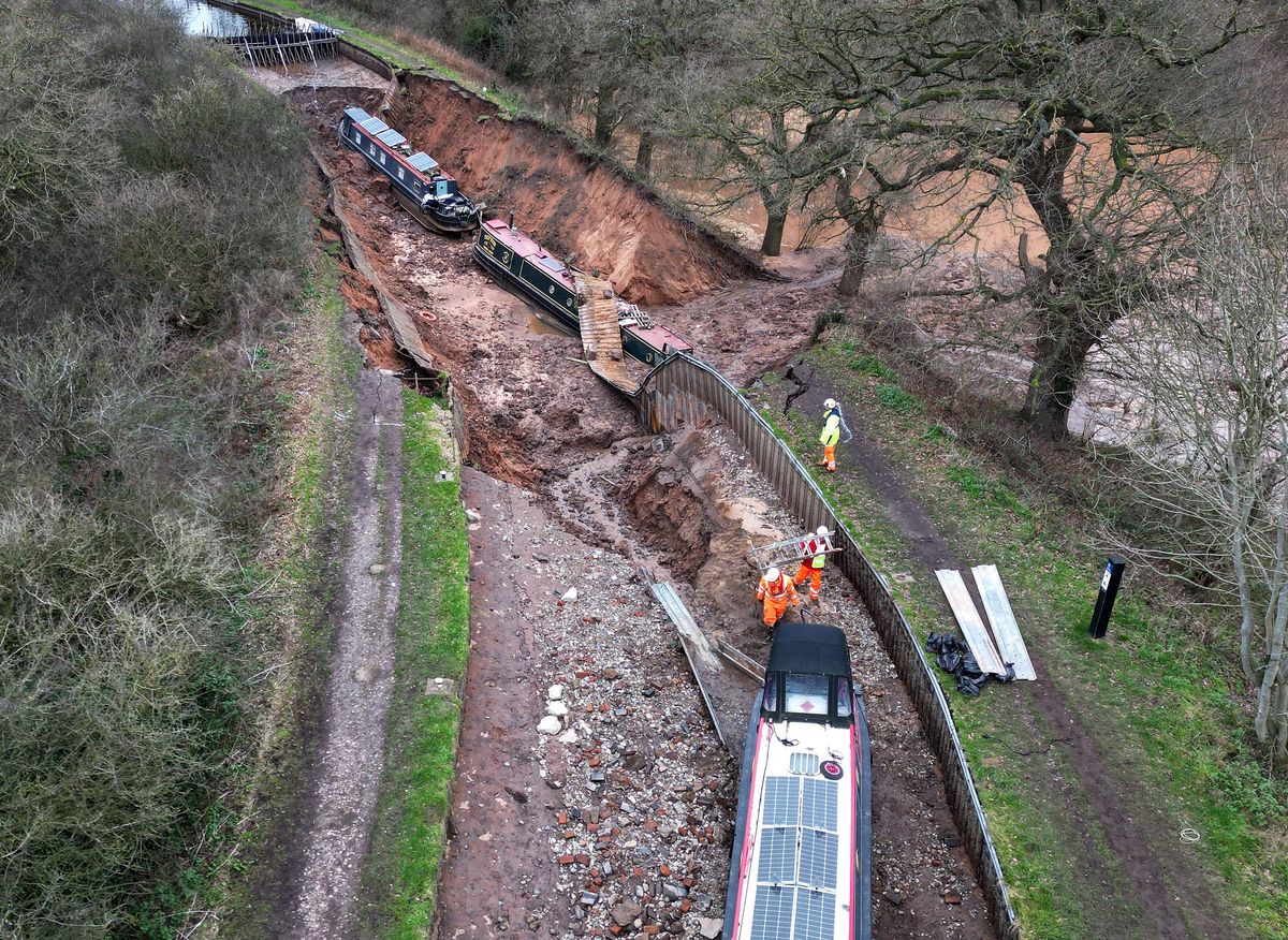 Whitchurch canal collapse repairs to cost millions and take much of the year to complete - as plans to winch stranded boats take shape Whitchurch canal collapse repairs to cost millions and take much of the year to complete - as plans to winch stranded boats take shape