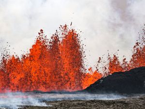 Supporting image for story: Volcano in Iceland erupts, triggering evacuation of Blue Lagoon geothermal spa
