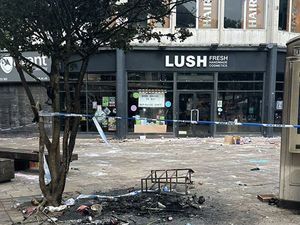 Supporting image for story: Retailer Lush says workers ‘devastated’ after looting in Hull