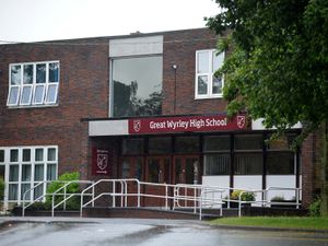 Supporting image for story: Great Wyrley school locked down after 'boy spotted with knife'