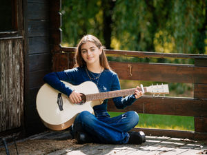 Supporting image for story: Shropshire's Maya honours Beirut with song after devastating explosion