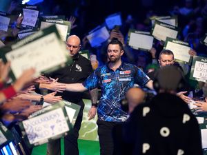 Supporting image for story: Luke Humphries needs less than 16 minutes to get title defence up and running