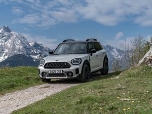 Supporting image for story: First Drive: The updated Mini Countryman makes perfect sense as a PHEV