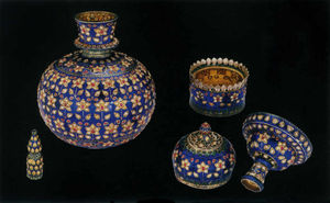 A huqqa smoking set brought back to the UK from India by Clive of India, valued at £240,000