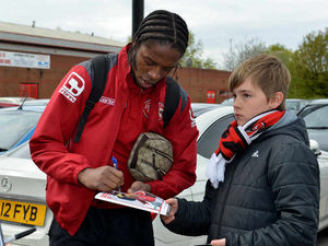 Supporting image for story: Walsall's Romaine Sawyers joins Brentford