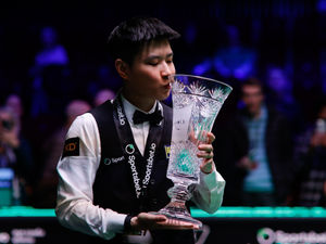 Supporting image for story: Snooker's Chinese world champion Zhao Xintong reigns in Telford with Players Championship glory