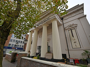 Supporting image for story: 'People in other pubs are weird' - Walsall locals shower Wetherspoons with praise despite rumoured price hikes