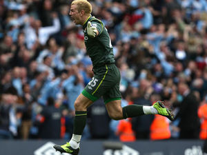 Supporting image for story: Joe Hart strikes gold with Man City bonus