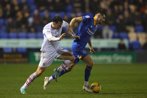 Tom Bloxham of Shrewsbury Town and Joshua Earl of Barnsley (AMA)