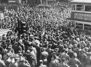 10th August 1945: Traffic and crowds in London's Piccadilly Circus come to a standstill at the news of the Japanese surrender on VJ Day. (Photo by Keystone/Getty Images)