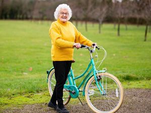 Supporting image for story: Yellow jersey for 87-year-old cyclist Joan