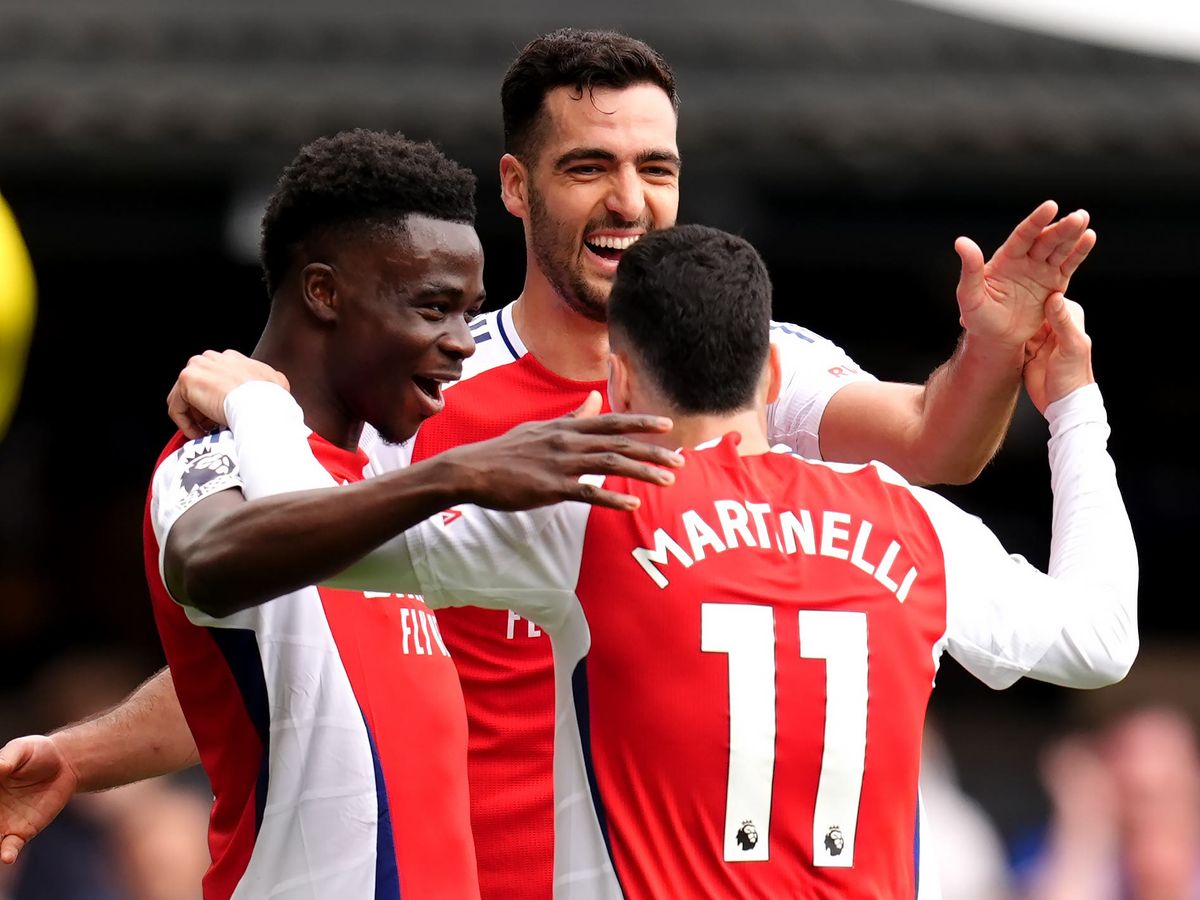 Arsenal crush 10-man Ipswich to delay Liverpool’s Premier League title party