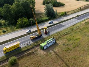 Supporting image for story: More than 20 injured after coach crashes off road in northern Germany