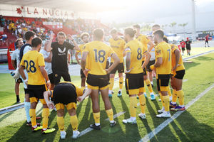 Bruno Lage hands out his team talk (Getty)