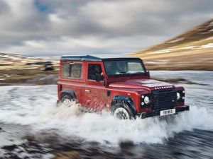 Supporting image for story: First Drive: Land Rover’s reborn Works V8 Defender is unashamedly old-school… and rather endearing