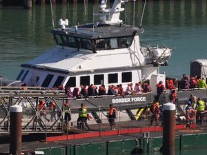 Supporting image for story: Second migrant makes High Court challenge over removal to France