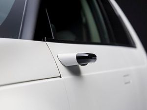 Supporting image for story: Honda e becomes latest car to replace door mirrors with cameras
