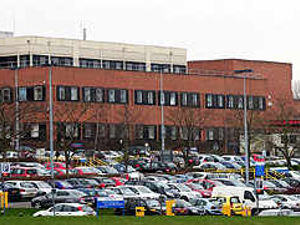 Supporting image for story: Health minister to meet patients