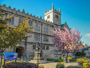 Supporting image for story: Shrewsbury Library to close to install new shelving