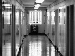 Supporting image for story: Prisoner was mistakenly counted among those at large after early release