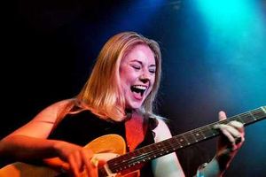 Supporting image for story: Joanne Shaw Taylor making return to Robin 2, Bilston