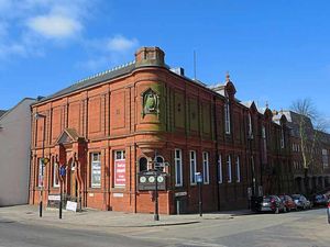 Supporting image for story: Dudley museum building 'must not be left standing empty'