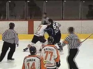 Supporting image for story: Tigers star Croft takes on Phoenix man Sharpe