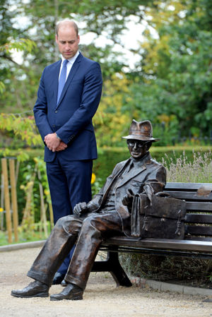 Prince William with the statue of Frank Foley in Stourbridge