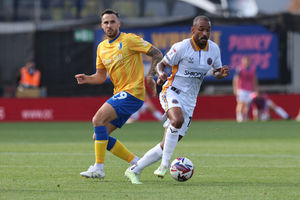 Funso Ojo of Shrewsbury Town and Lee Gregory of Mansfield Townn (AMA)