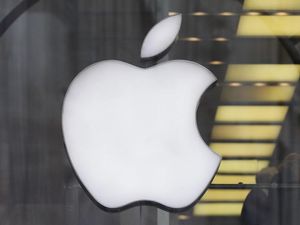 Supporting image for story: Former Apple executive charged with insider trading