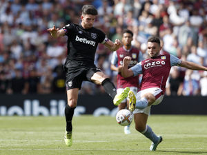 Supporting image for story: John McGinn calls on Aston Villa players to keep their cool