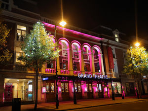 Supporting image for story: Uncertainty reigns for pubs, restaurants and theatres amid coronavirus advice