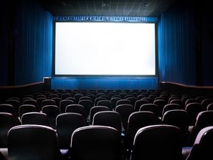 Supporting image for story: A man is suing his date after she texted during a Marvel film