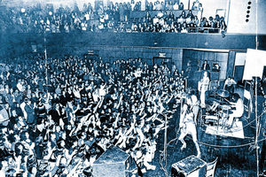 Supporting image for story: Share your memories of Wolverhampton Civic Hall