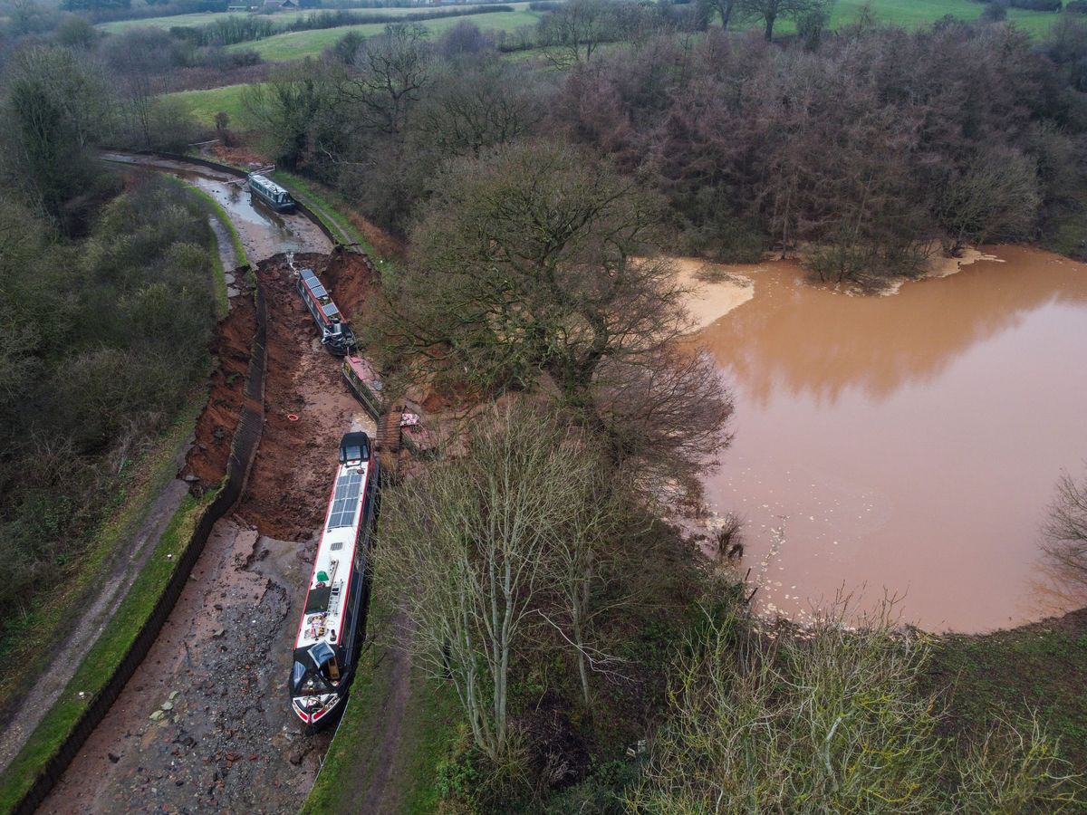 Extremely fortunate no-one hurt after sinkhole swallows boats, fire chief says