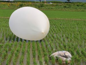 Supporting image for story: South Korea says North installing loudspeakers along border
