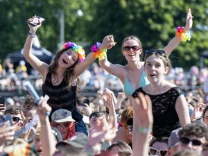Supporting image for story: Gracie Abrams and Snow Patrol to play TRNSMT’s last day as hot weather continues