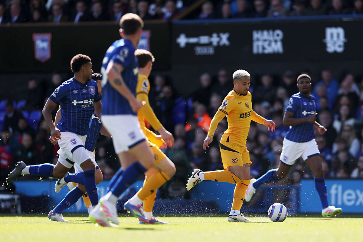 Im very happy with them - Wolves boss praises Brazilian duo