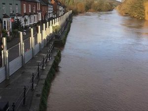 Supporting image for story: Flood barriers deployed in Bewdley