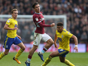 Supporting image for story: Aston Villa still just about alive in Championship play-off race