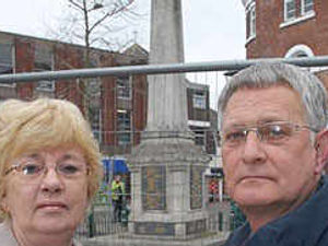 Supporting image for story: Collapse fear on memorial