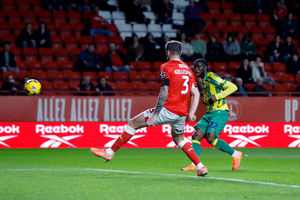 Supporting image for story: Charlton 1 West Brom 0: Goal-shy Baggies blunt once more and punished at the death