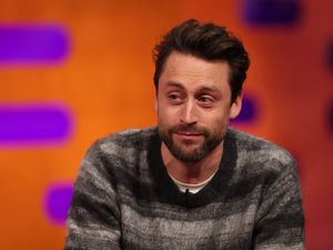 Supporting image for story: Kieran Culkin expecting third child with wife Jazz Charton after awards speeches